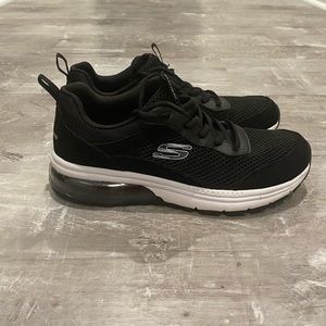 Women’s Black & White Memory Foam Skechers 6.5
